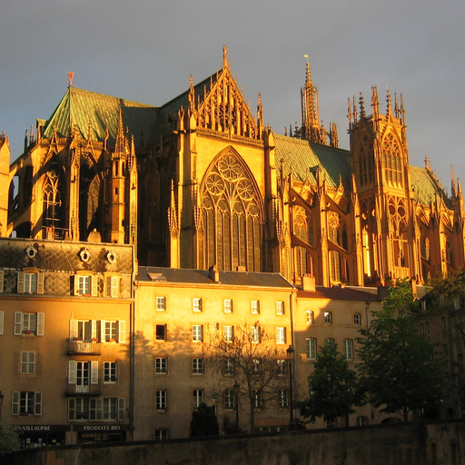 Fonte: https://it.wikipedia.org/wiki/Metz#/media/File:Cathedrale_metz_2003.jpg